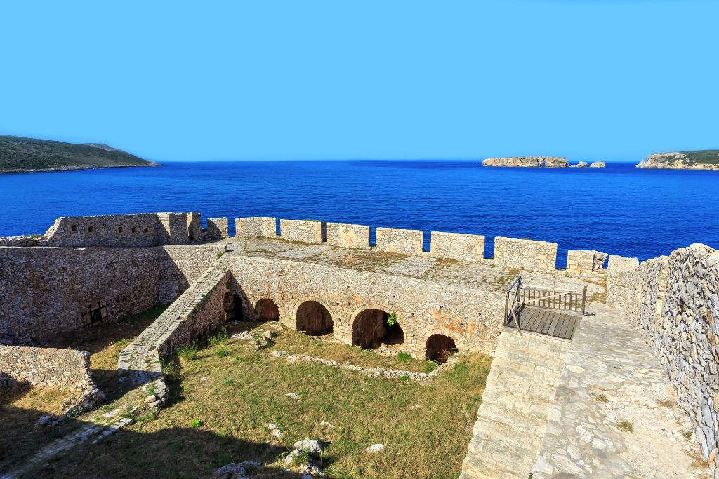 vip-villas-pylos-autumn-studio-centro-2
